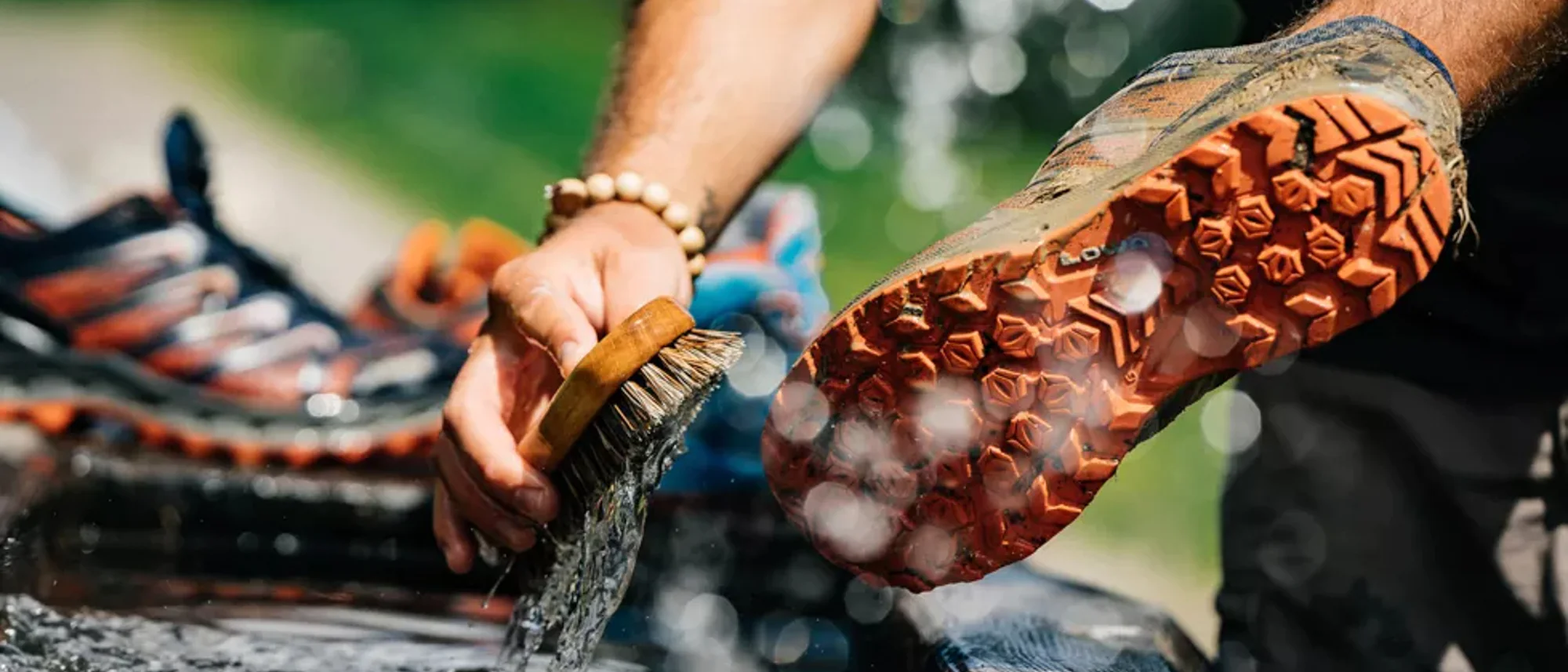 Cleaning your trekking shoes 3