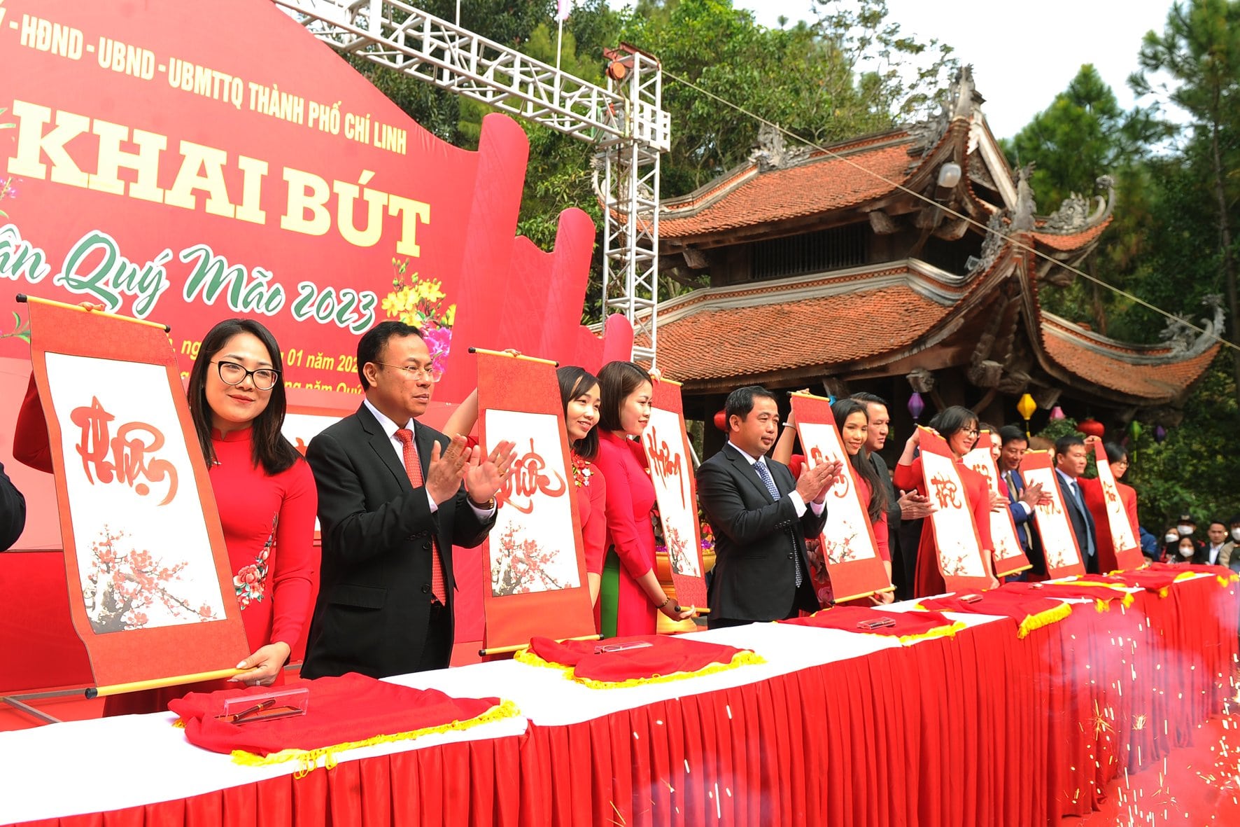 Lễ hội truyền thống - Lễ khai bút đầu xuân đền thờ Chu Văn An