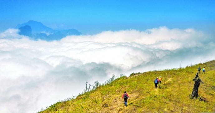 Lảo Thẩn săn mây