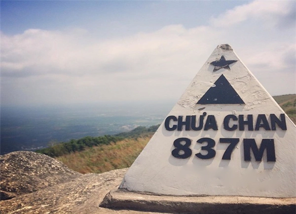 Núi Chứa Chan - Gia Lào cao 837m